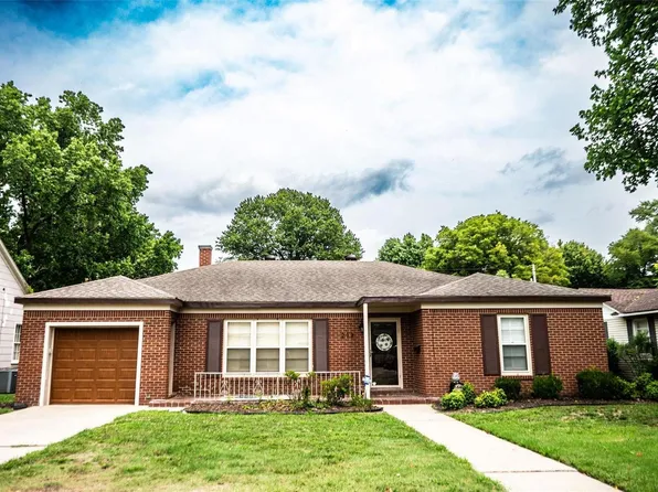 212 W 10th St, Caruthersville, MO 63830