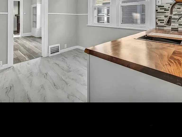 2211 Chesterland Ave #1&2 — Photo 4
