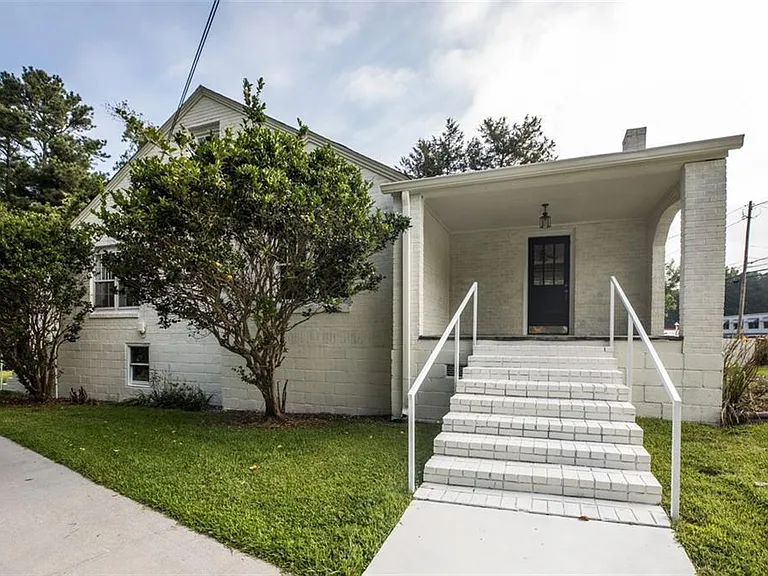 819 E College St — Photo 20