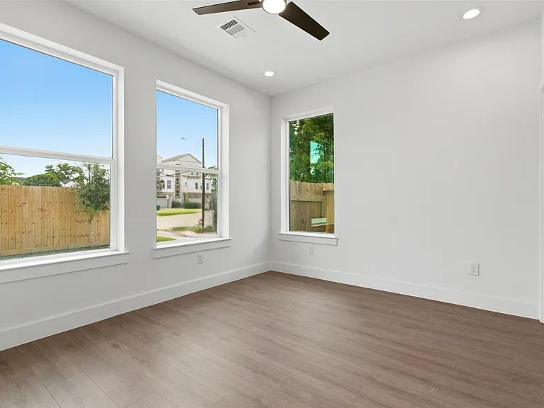 5512 Hardy St — Photo 4