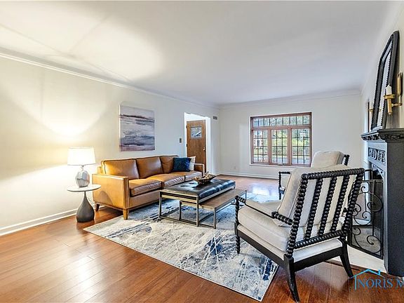 3rd image of 2309 Middlesex Dr