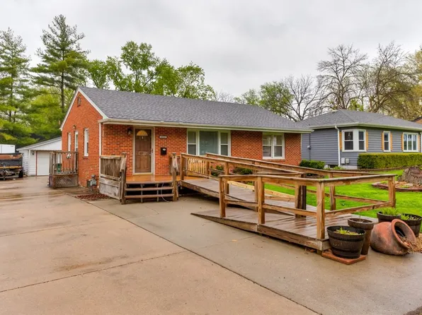 6513 Center St, Windsor Heights, IA 50324