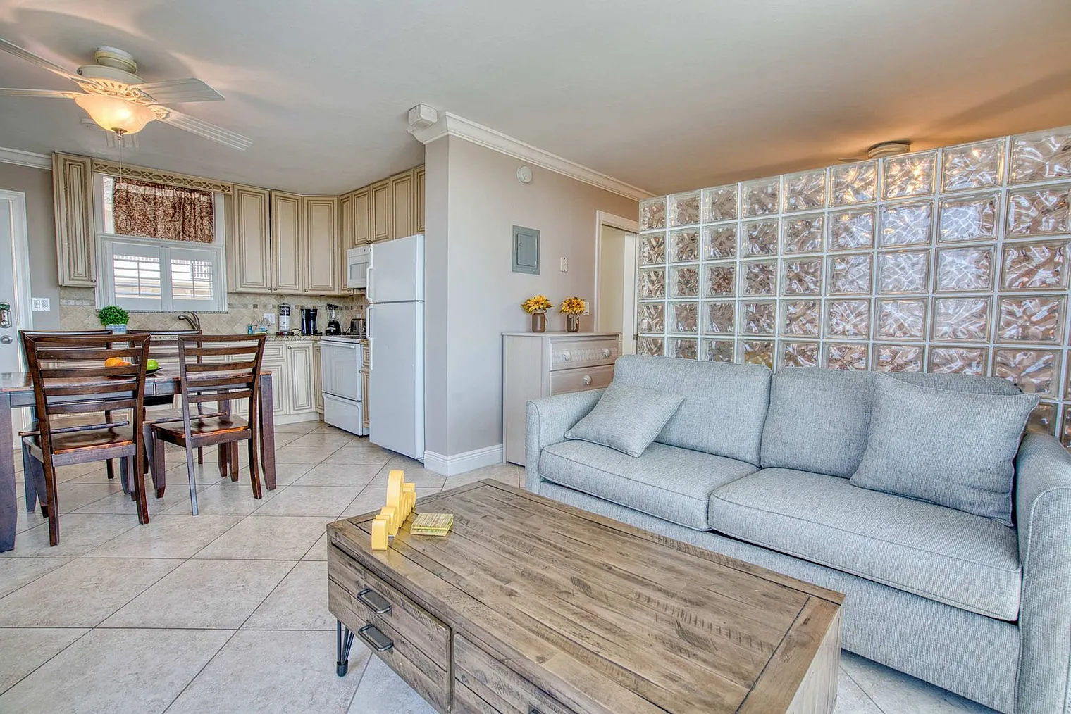 1 bed, 1.0 bath, 505 sqft, $6,392 — Photo 2