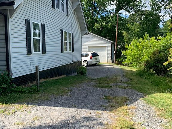 4th image of 208 W Washington Ave