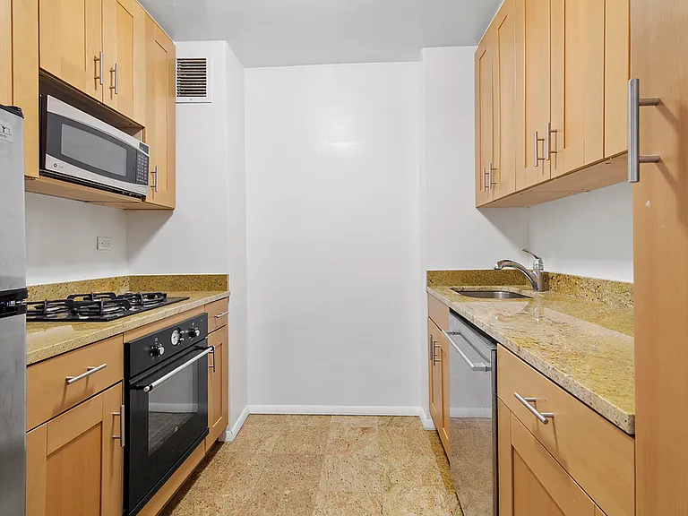 401 E 89th St #10D — Photo 3