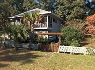 625 Magnolia Ln, Edisto Island, SC 29438