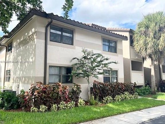3rd image of 9885 Nob Hill Ct #9885