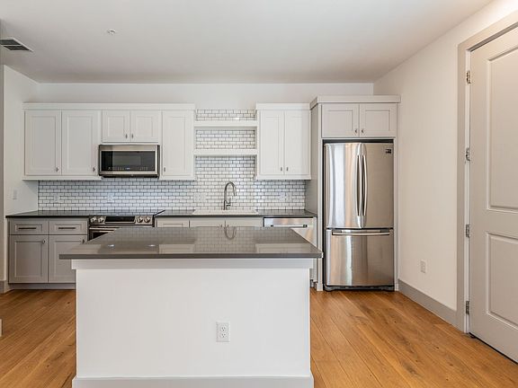 3rd image of 112 Lindell Pl #C-2203