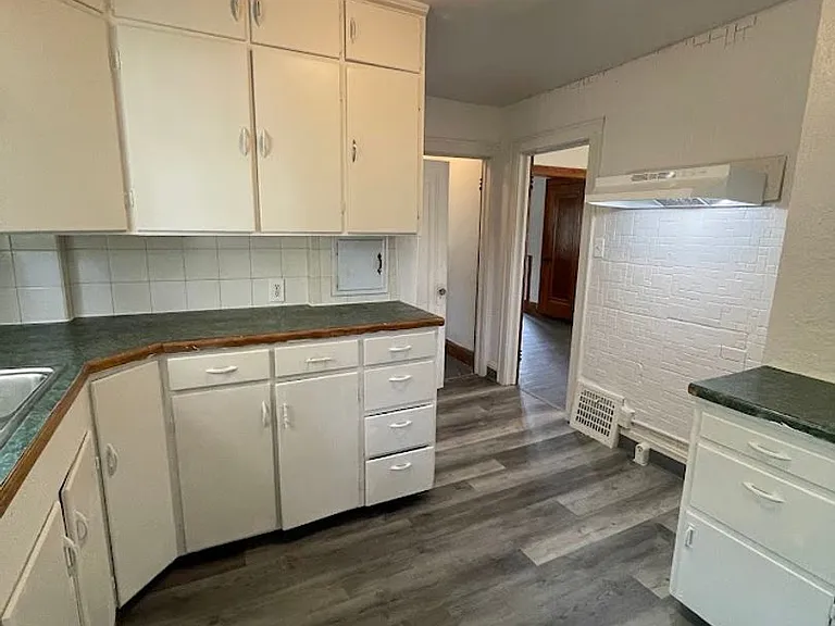 325 Grace Ave — Photo 10