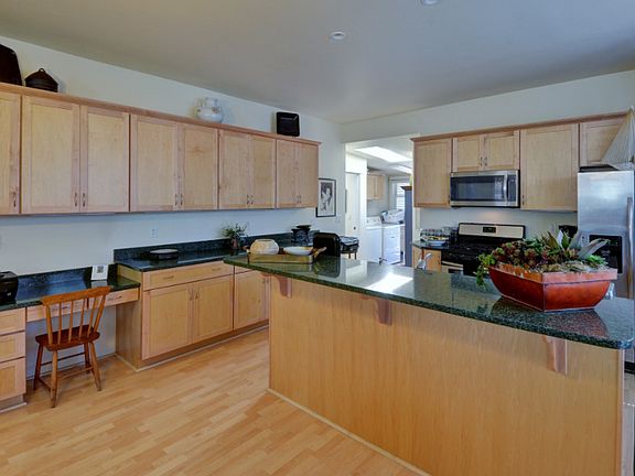 4th image of 685 Siskiyou Blvd