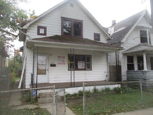 1st image of 1028 Earl St