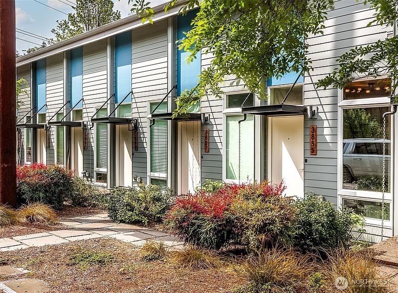 5th image of 3855 21st Avenue SW