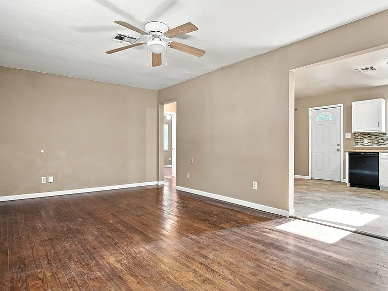 4705 S Hudson Ave — Photo 10