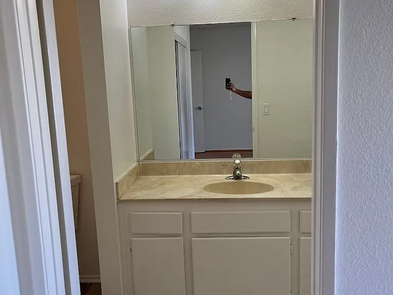111 S Acacia Ave — Photo 30