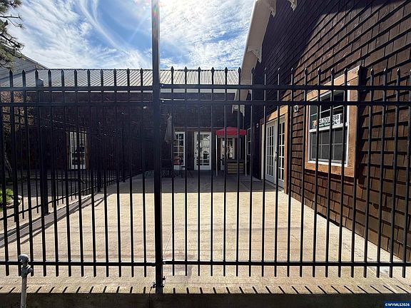 3rd image of 431 N Main St Unit C