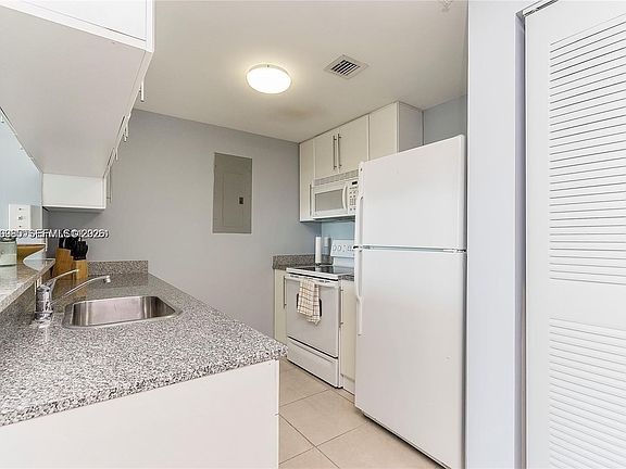 3rd image of 275 NE 18th St APT 1103