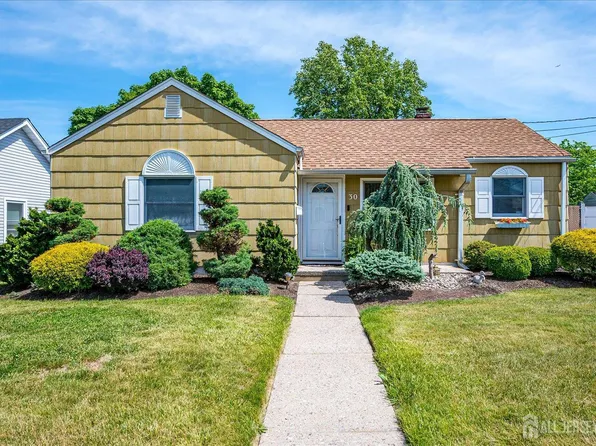 30 Walnut St, Edison, NJ 08817
