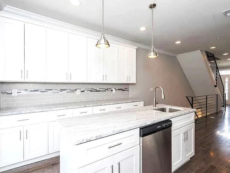 537 Morse St — Photo 7