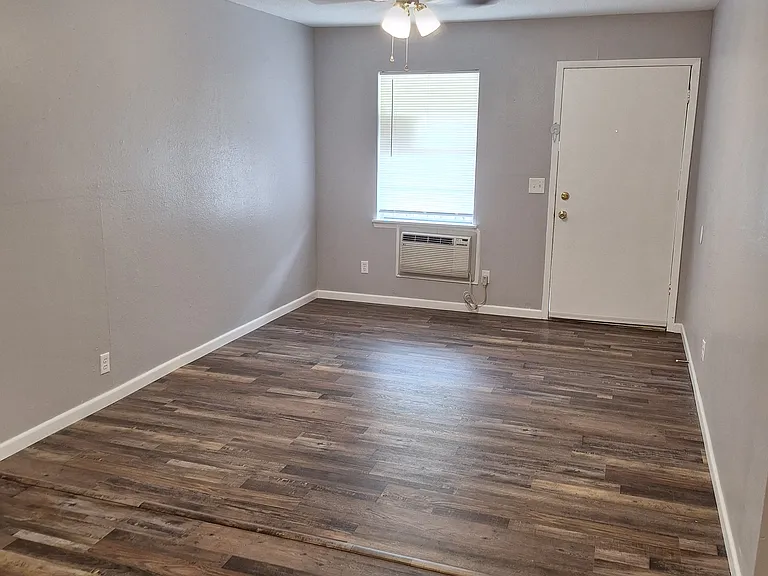 504 E 6th St #6 — Photo 2