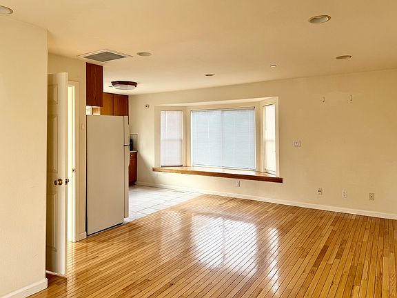 4th image of 416 S Murphy Ave