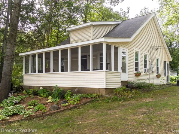 2185 North St, Milford, MI 48380