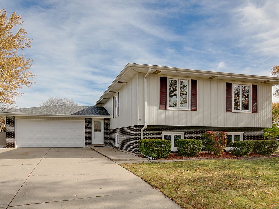1st image of 229 Burke Ct