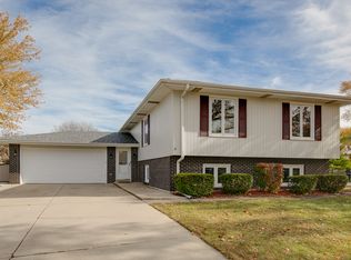 229 Burke Ct, Schaumburg, IL 60193