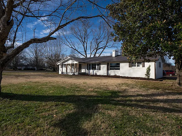 2194 Hampshire Pike — Photo 9