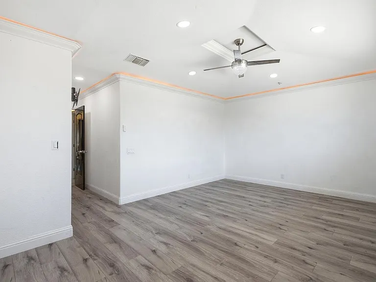6552 N Augusta St — Photo 12