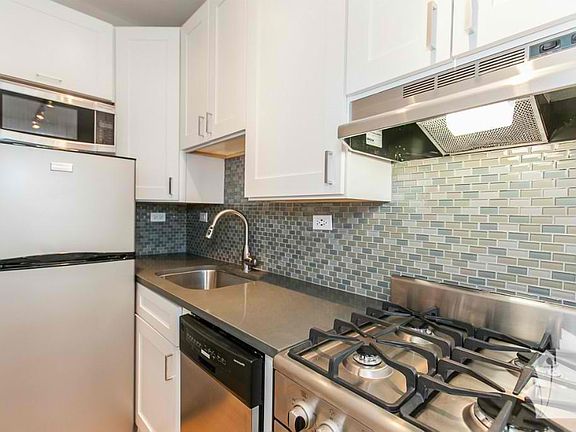 5th image of 517 W Belmont Ave #1