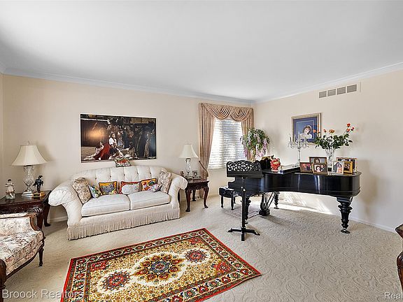 3rd image of 1319 Charrington Rd