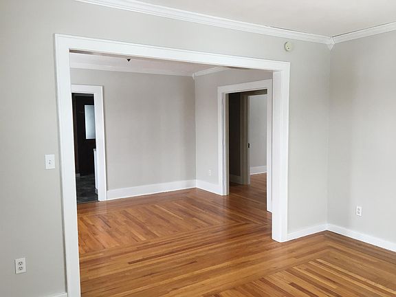 3rd image of 87 Euclid Ave #2