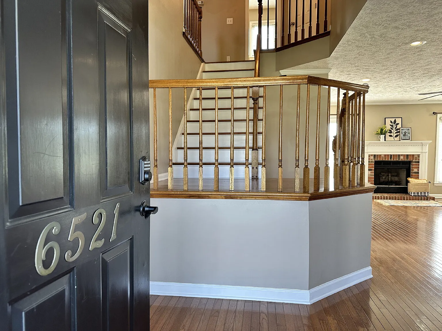 3 bed, 2.5 bath, 2418 sqft, $2,000 — Photo 2
