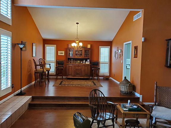 5th image of 712 Cresta Alta Dr