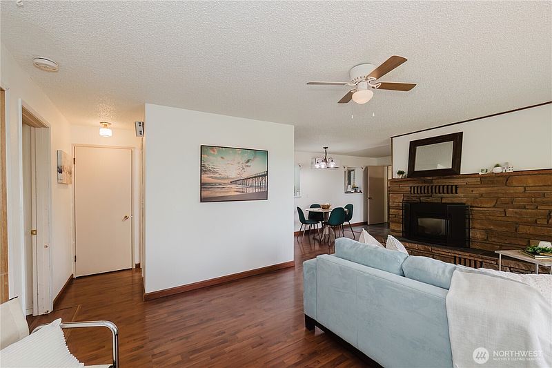 4th image of 2162 Harding Avenue SE