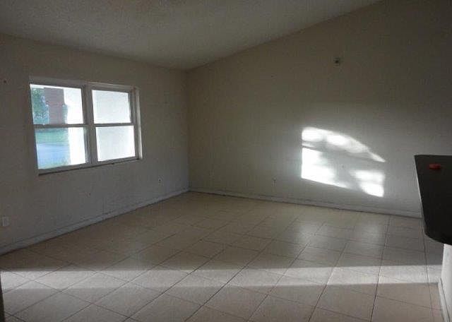 1st image of 877 Kentucky Woods Ln E