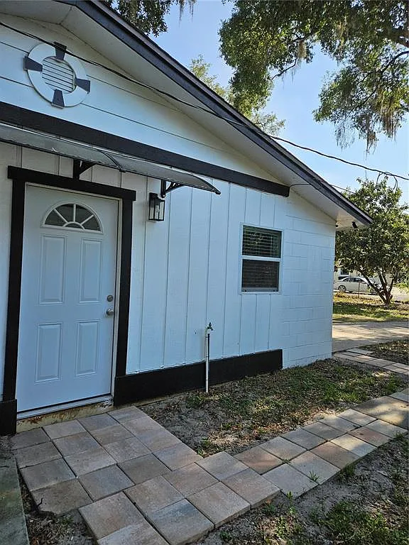 1 bed, 1.0 bath, 320 sqft, $1,099 — Photo 1