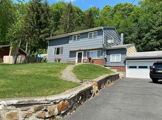 32 Fawn Lake Rd, Stockholm, NJ 07460