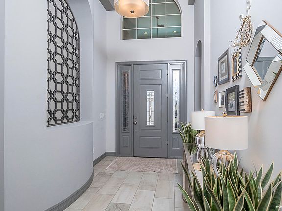 3rd image of 132 E Crescent Pl