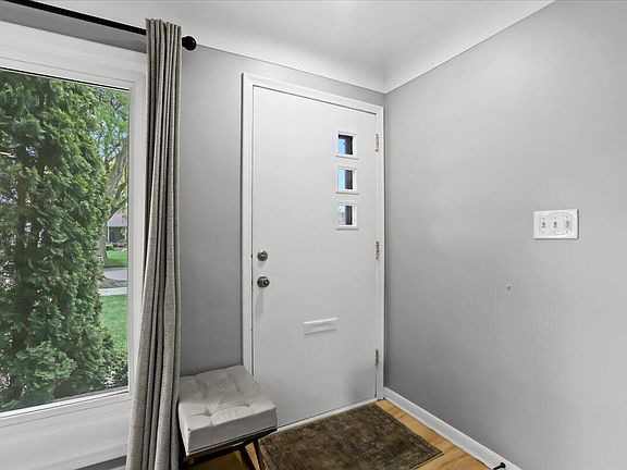 4th image of 30139 Bentley St