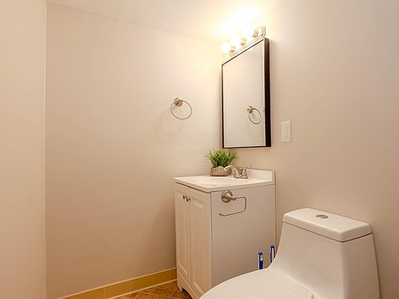 5th image of 3959 Wedgewood Dr #5