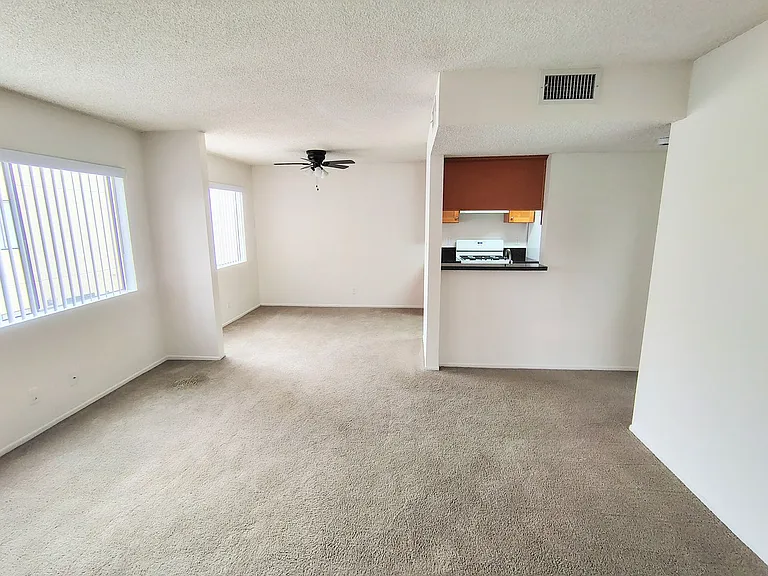 320 W Maple St — Photo 4