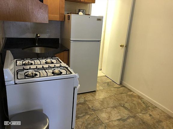 5th image of 416 W 47th St APT 1E