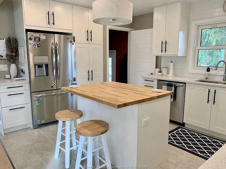 338 Barry Ave — Photo 7
