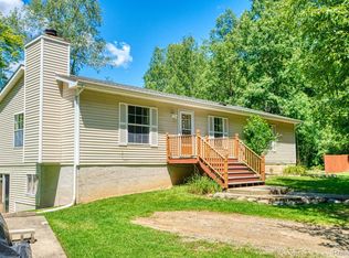 379 Rush Lake Rd, Pinckney, MI 48169