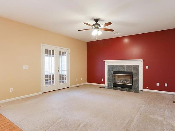 4th image of 3960 Landmark Dr