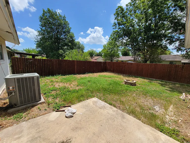 1060 Richmond Dr — Photo 7