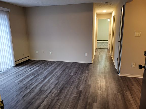 4th image of 12-18 Chateau Pl #12
