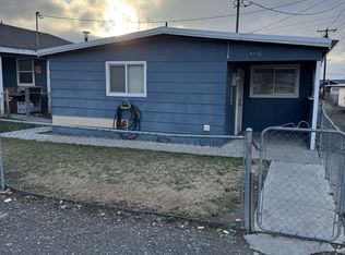 631 8th St, Umatilla, OR 97882