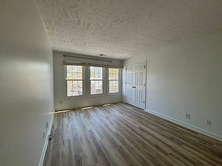 3804 Ridge Knoll Ct #305A — Photo 9